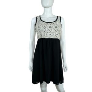 New Look Sleeveless Ivory Lace and Black Criss Crossed Back Dress